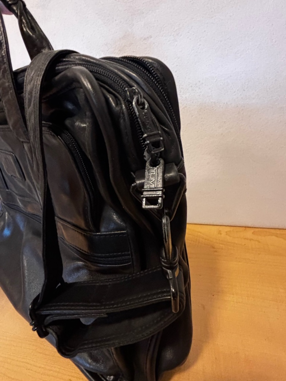 TUMI Black Leather Laptop Briefcase Expandable Work Travel Bag 16” - Picture 9 of 12